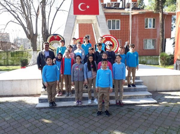 Öğrencilerimiz Mustafakemalpaşa Şehitliği´ni Ziyaret Ettiler